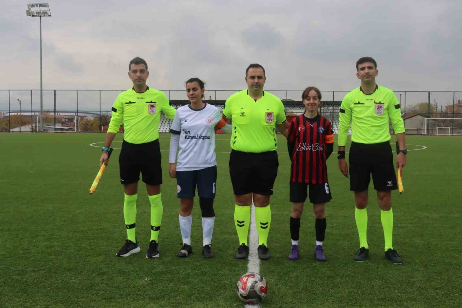 Ağrı Kadın Futbol Takımı, Erzincan’ı 5-0 mağlup etti