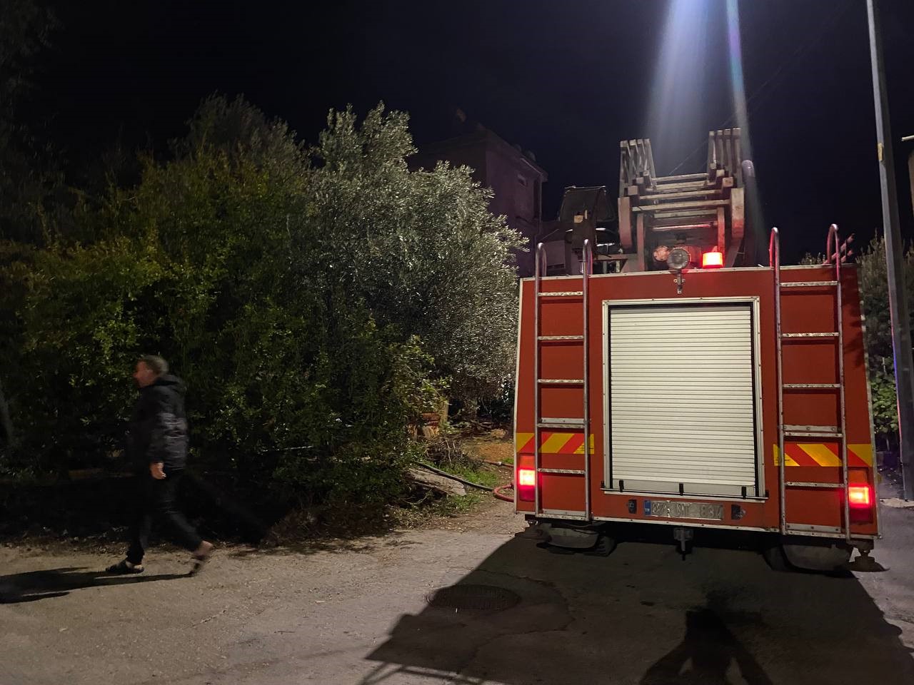 Serik’te korkutan ev yangını