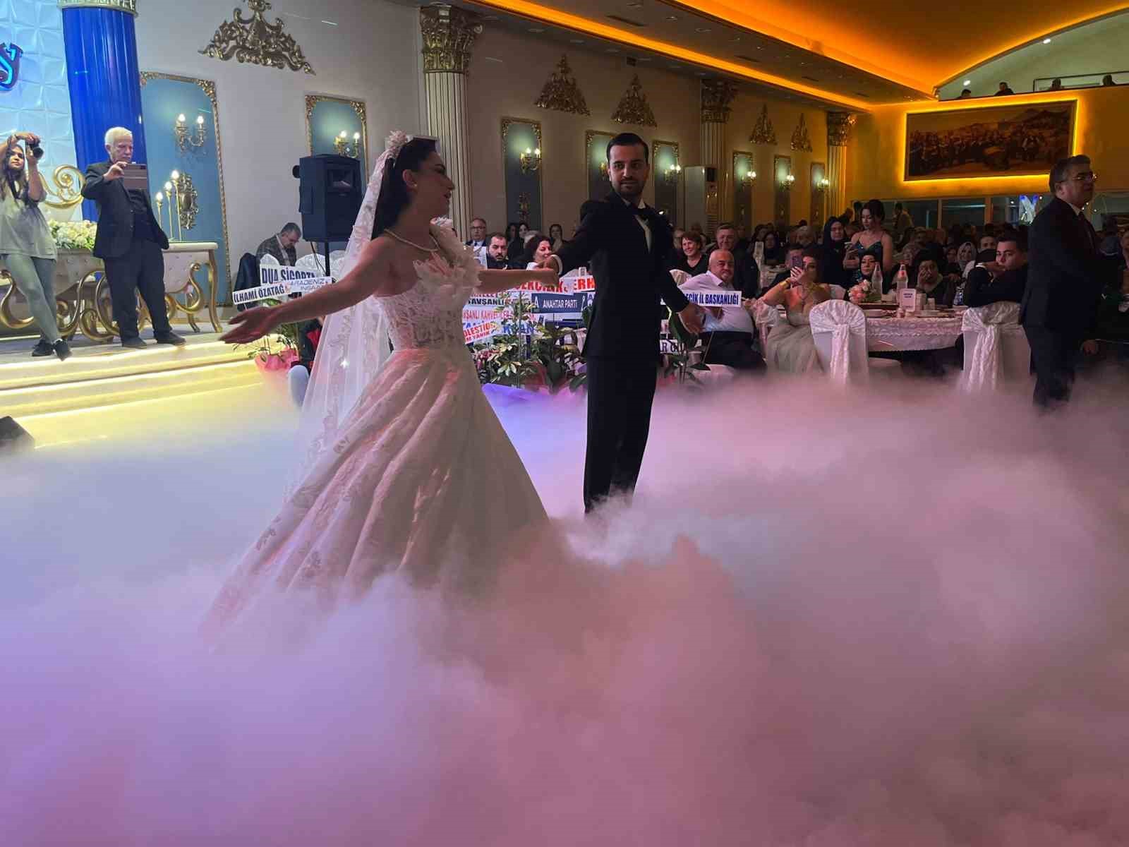 Anahtar Parti Genel Başkanı Ağıralioğlu gen&ccedil; &ccedil;iftin nikah şahidi oldu
