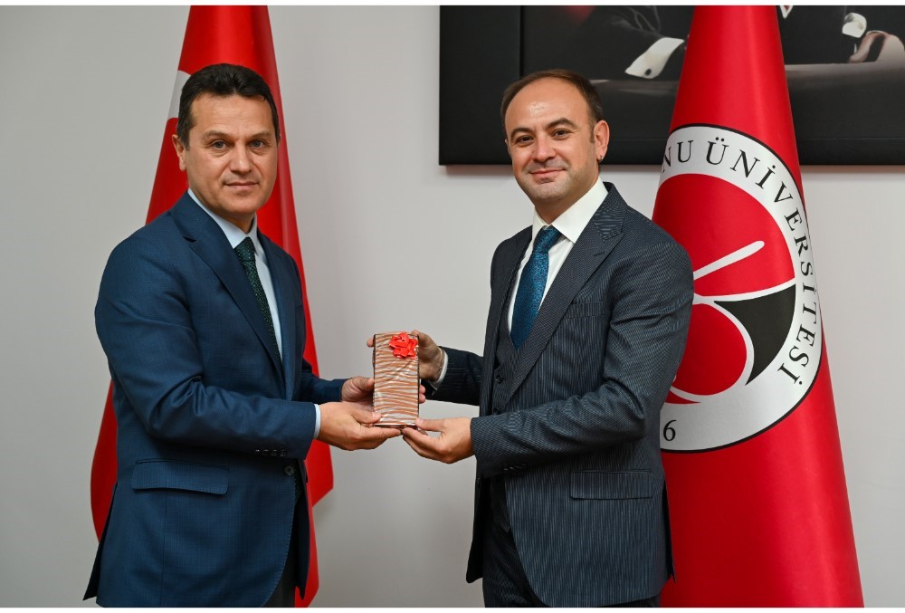 Rektör Topal, Teknofest 2025 ve Türkiye 2053 yarışmalarında dereceye giren öğrencileri tebrik etti
