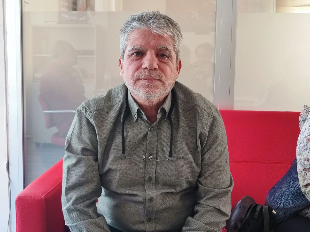 Vakıfbank&rsquo;ın eski m&uuml;d&uuml;r yardımcısının vatandaşların hesabından para aldığı iddiası
