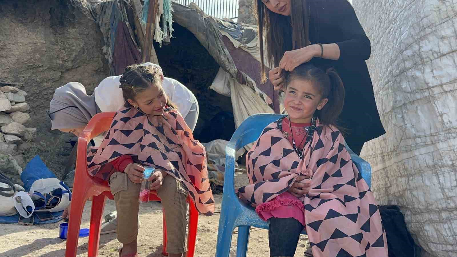 Koçer çocuklarına sürpriz doğum günü etkinliği ve kuaför hizmeti