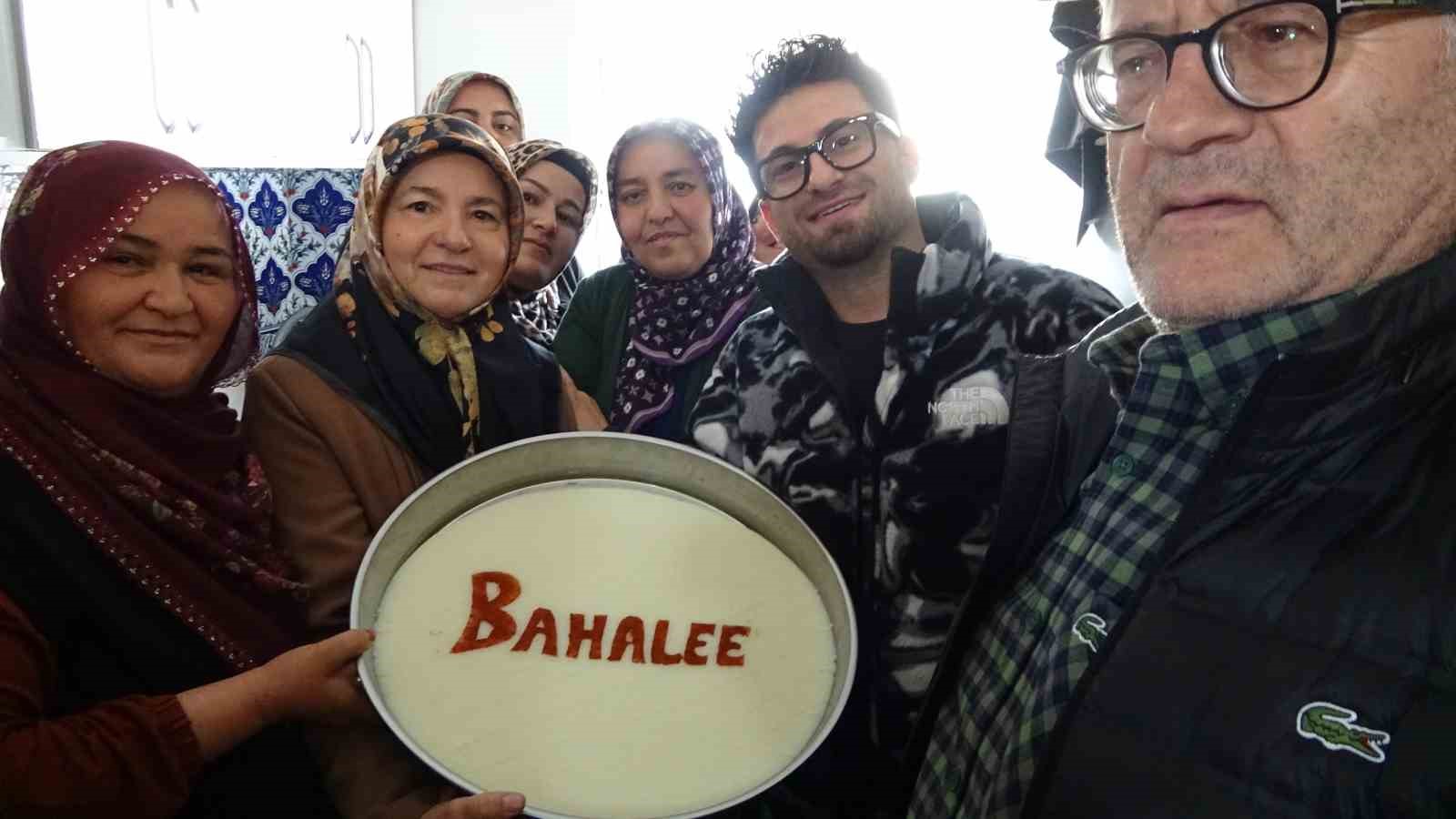 250 tepsi hamur d&ouml;k&uuml;ld&uuml;, 5 kazan arabaşı &ccedil;orbası birlik beraberlik i&ccedil;in kaynadı
