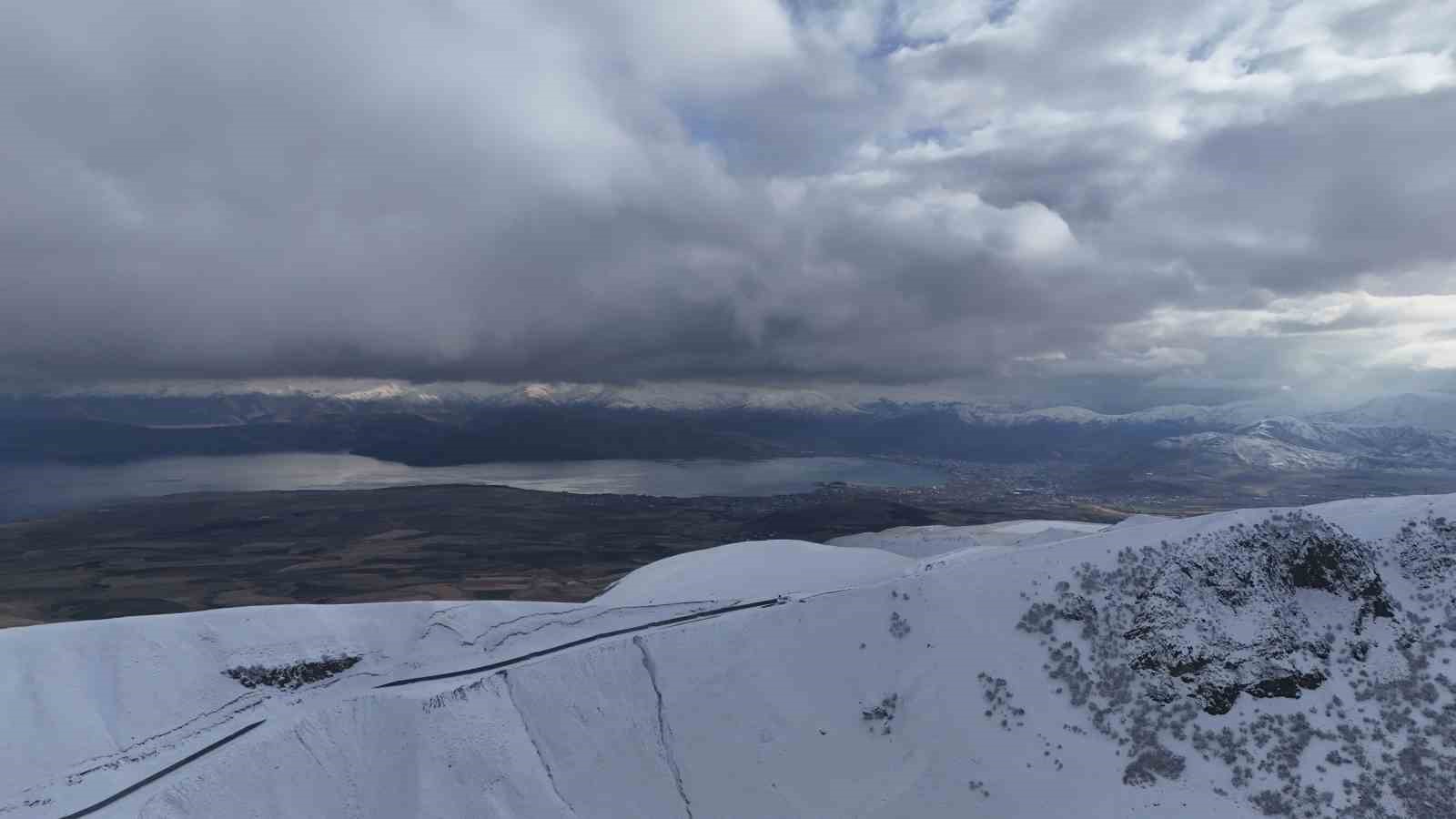 Nemrut Kalderası beyaz gelinliğini giydi