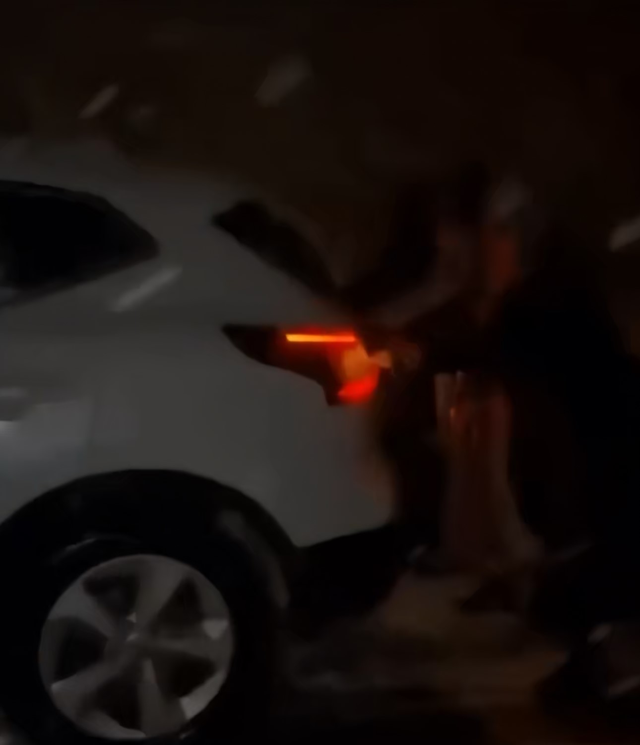 Yüksekova-Şemdinli kara yolunda tipi ve fırtınada mahsur kalanları ekipler kurtardı