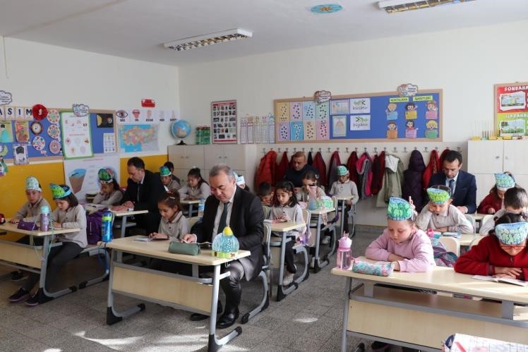 Bozüyük’te kaymakam ve öğrenciler kitapla buluştu