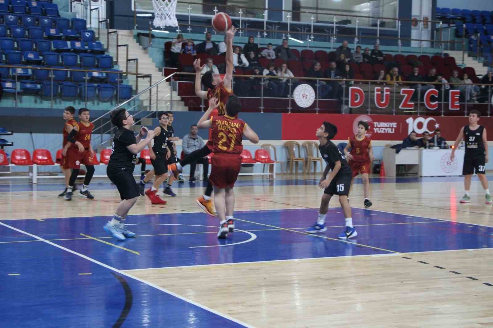 Düzce’de U-14 erkekler basketbol yerel lig heyecanı başladı
