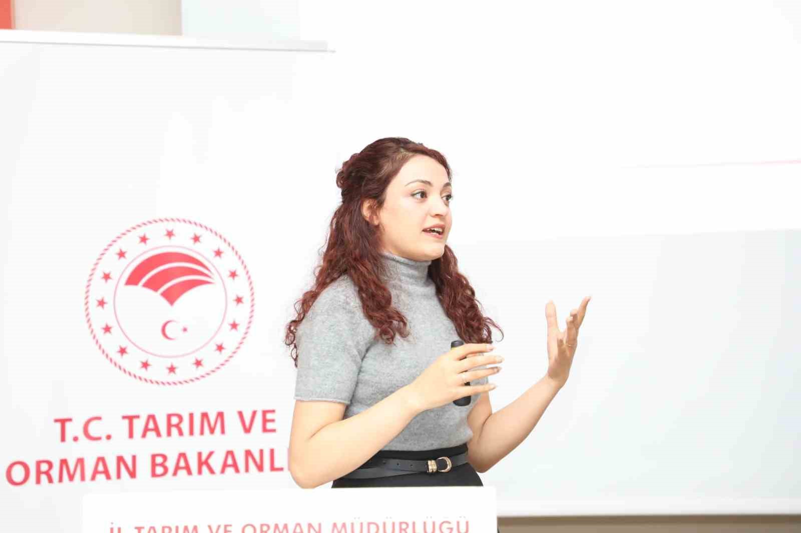 Kamu personeli, kadına yönelik şiddetle ilgili bilgilendirildi