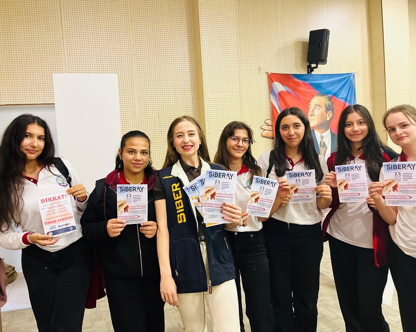 Domani&ccedil;&rsquo;te &ouml;ğretmen ve &ouml;ğrenciler siber su&ccedil;lara karşı bilgilendirildi
