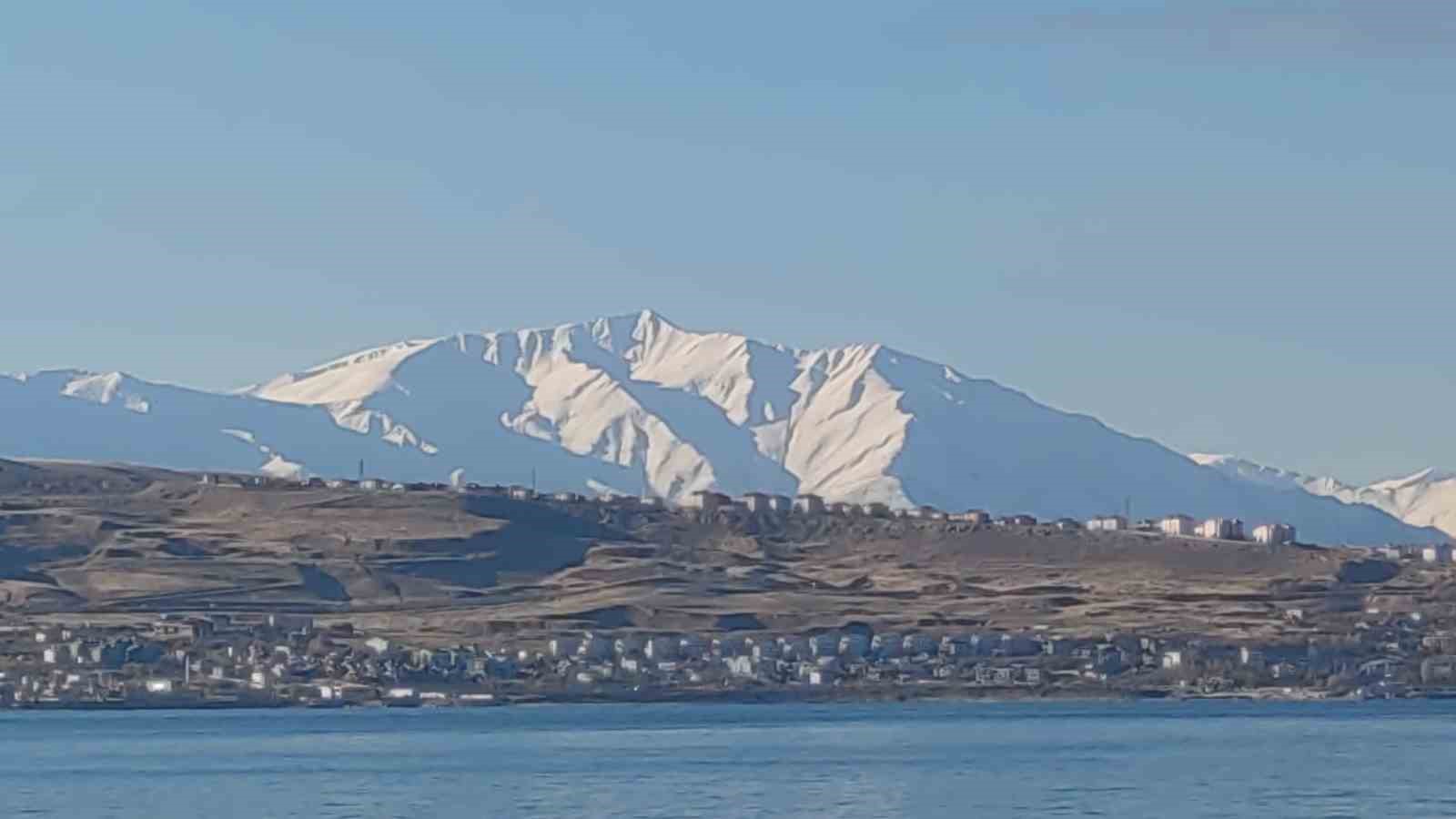 Artos Dağı beyaz gelinliğini giydi