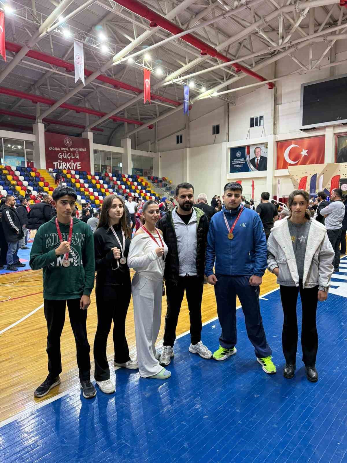 Tunceli’den kick boksta büyük başarı