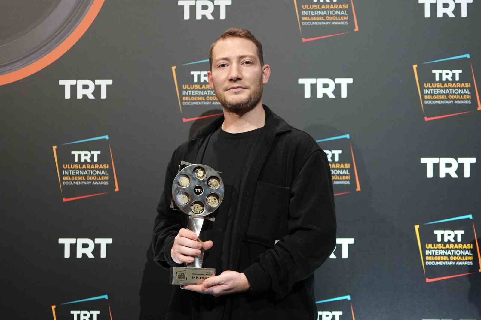 Tavşanlılı yönetmen Ömer Faruk Çetin "Muzaffer" adlı film ile en iyi belgesel film ödülü aldı