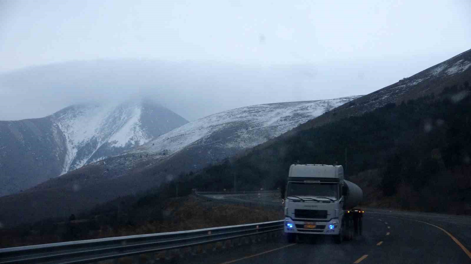Ardahan’ın yüksek kesimleri beyaza büründü