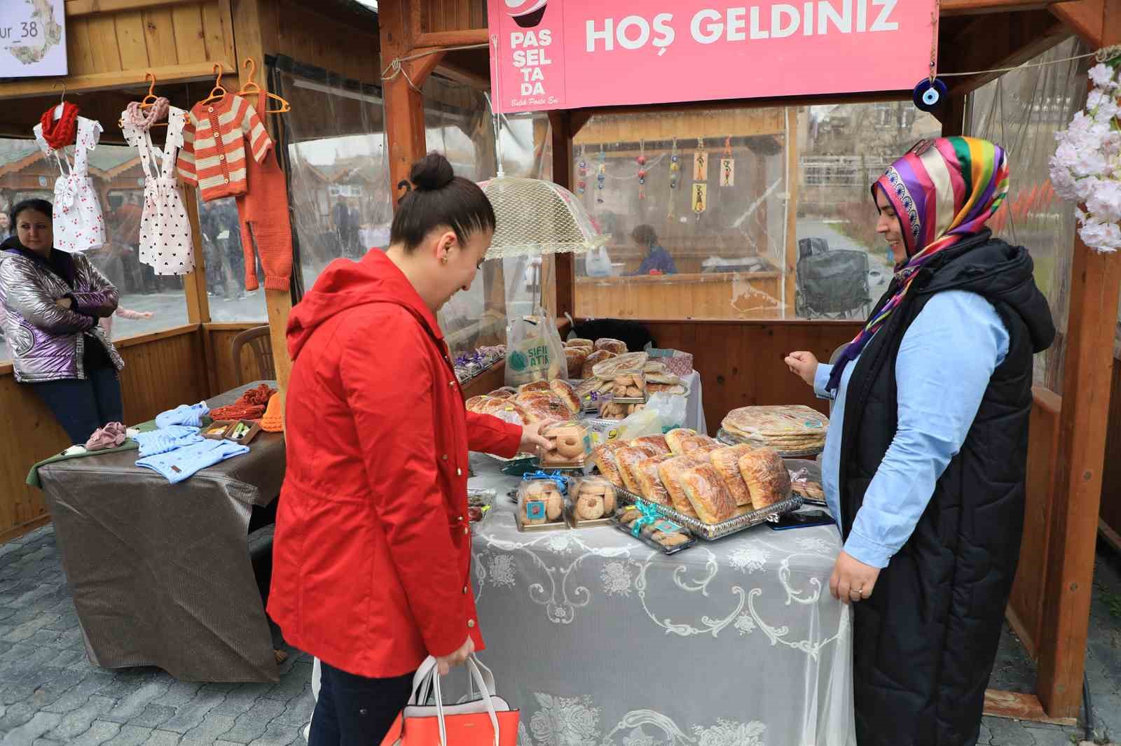 Maharetli Eller Pazarı Kasım&rsquo;da yine dolup taştı
