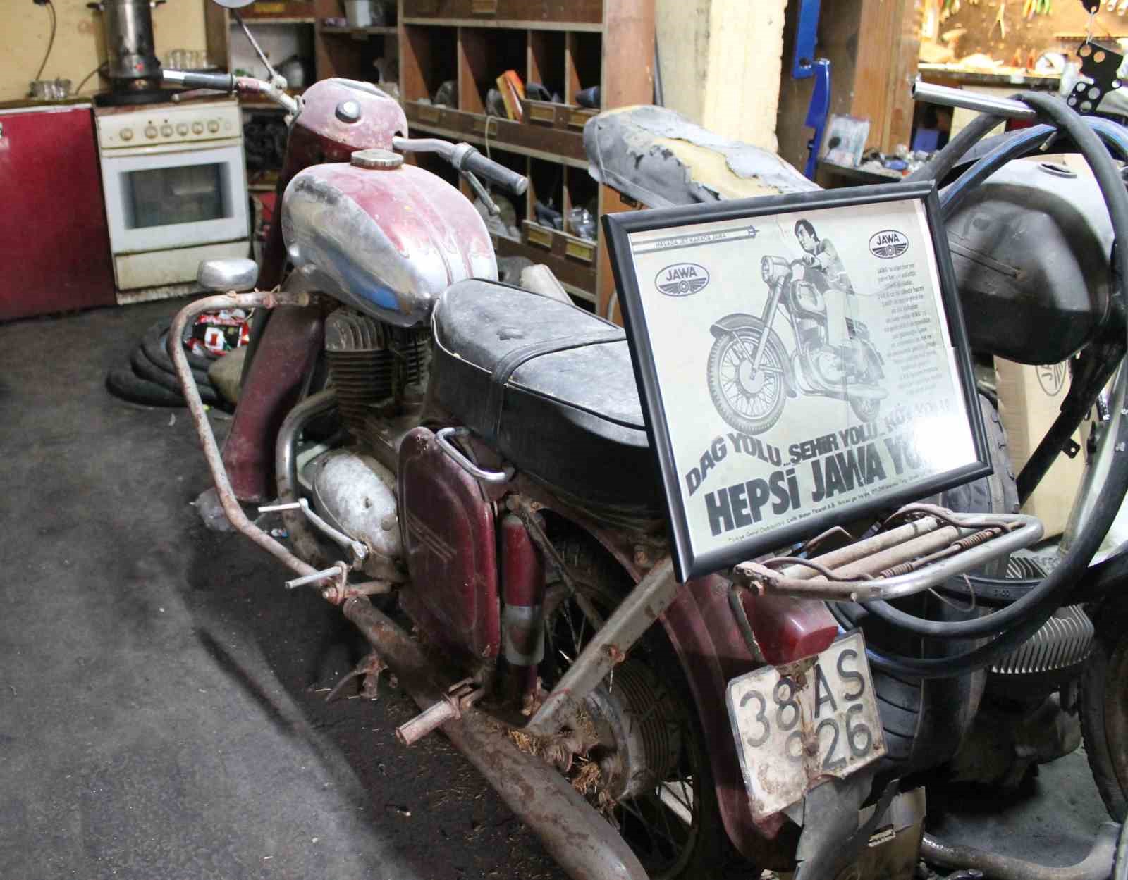 Hurdaya dönen Jawa motosikletler atölyede yeniden gün yüzüne çıkıyor