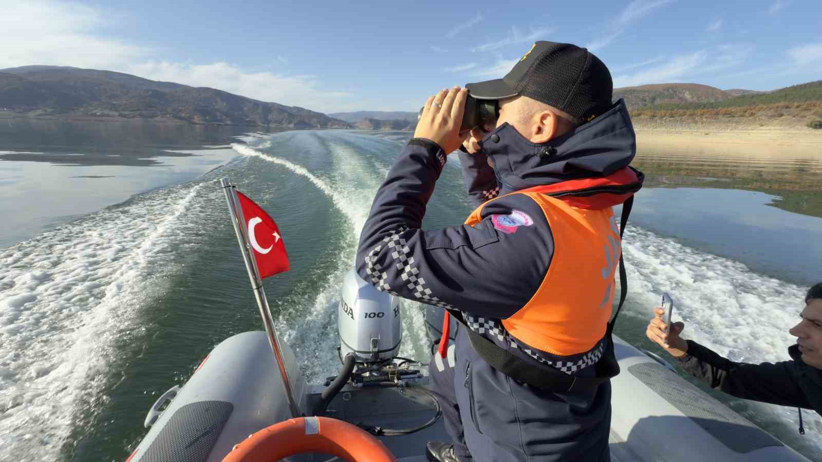 Denize kıyısı olmayan Tokat’ta jandarma bot timi baraj sularında huzuru sağlıyor