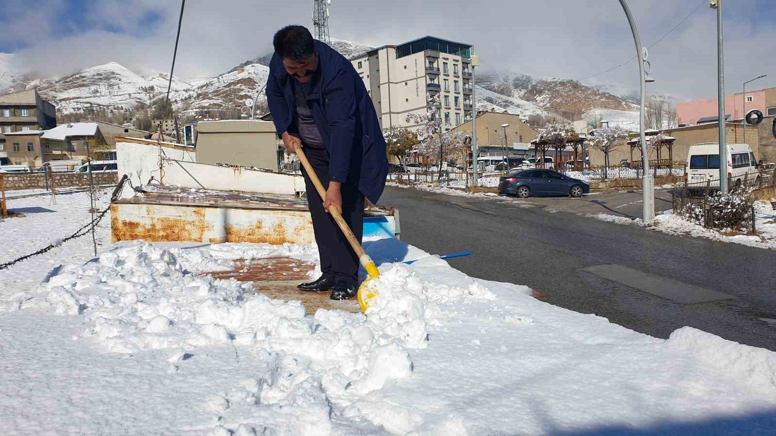 Başkale beyaza b&uuml;r&uuml;nd&uuml;

