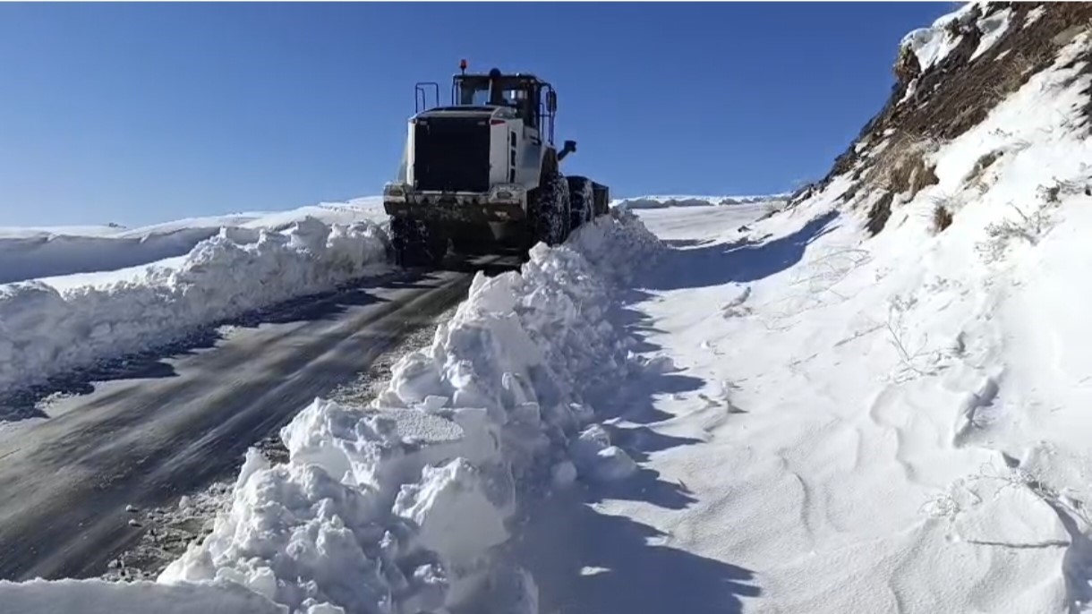 Muş’ta kapanan 31 yerleşim yerinin yolu yeniden ulaşıma açıldı