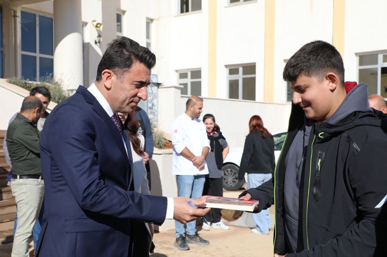 Vali Aygöl, öğrencilerle bir araya geldi
