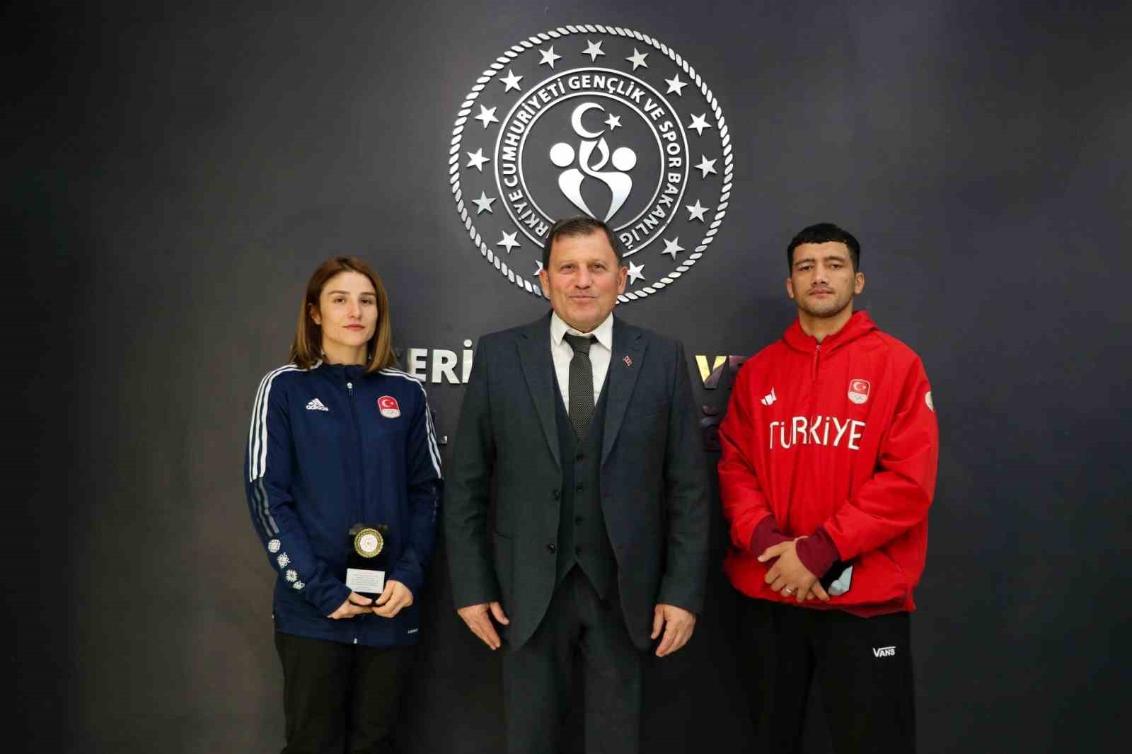 Şampiyonlara coşkulu karşılama