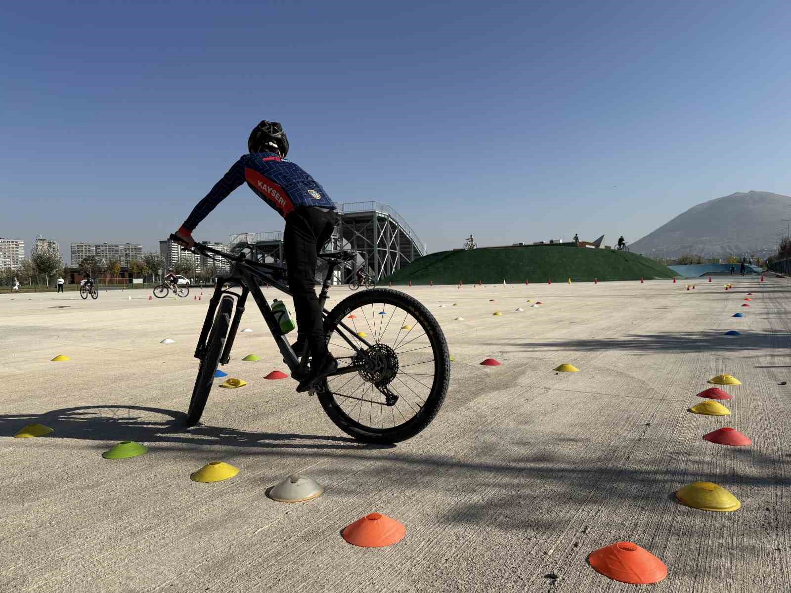 Büyükşehir’den yeni adrenalin merkezi: İç Anadolu’da tek olan parkurda BMX spor okulu