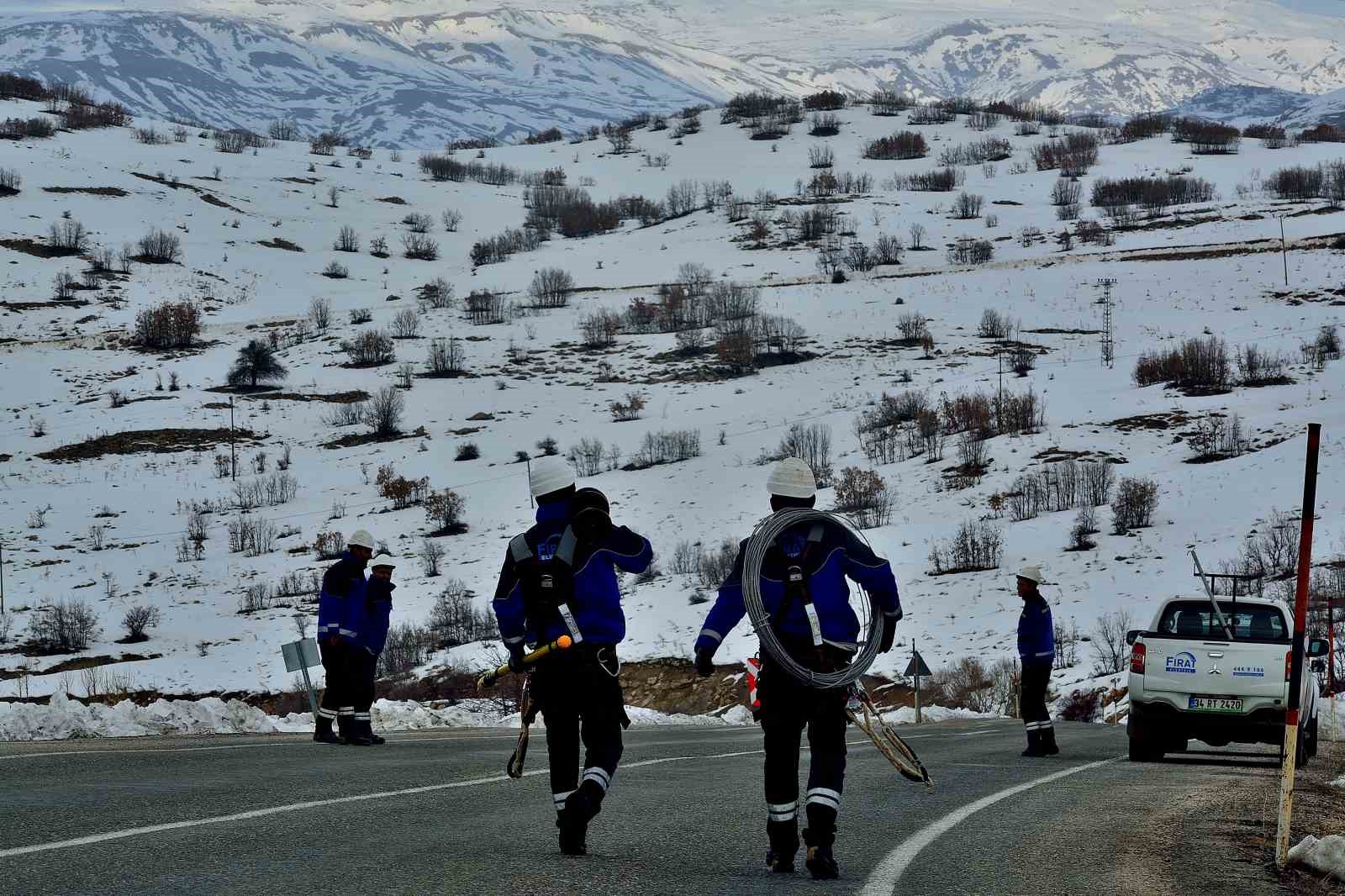 Fırat EDAŞ, zorlu kış şartlarına karşı sahada &ouml;nlemlerini aldı
