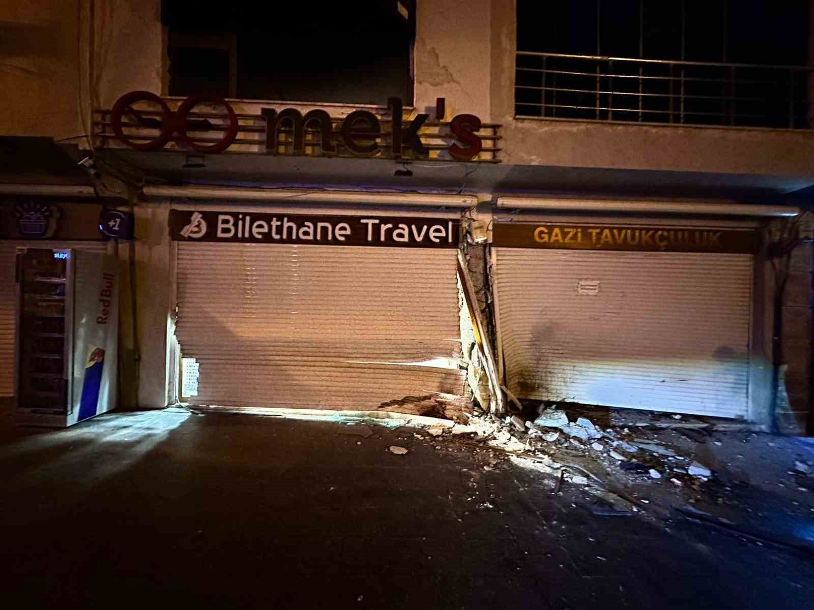 Mardin’de otomobil iş yerinin kepengine çarptı: 4 yaralı