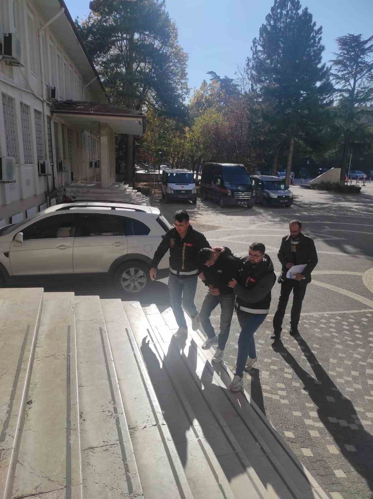 Akşehir’de gümrük kaçağı tütün mamülleri yakalandı