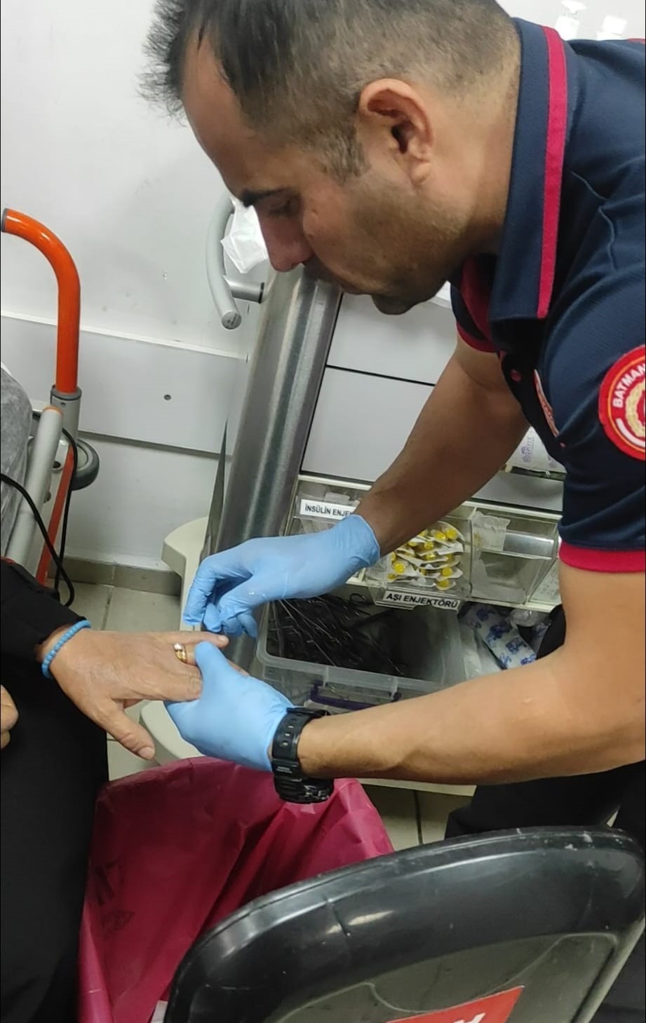 Batman’da itfaiye ve sağlık ekiplerinden ortak "yüzük çıkartma" operasyonu