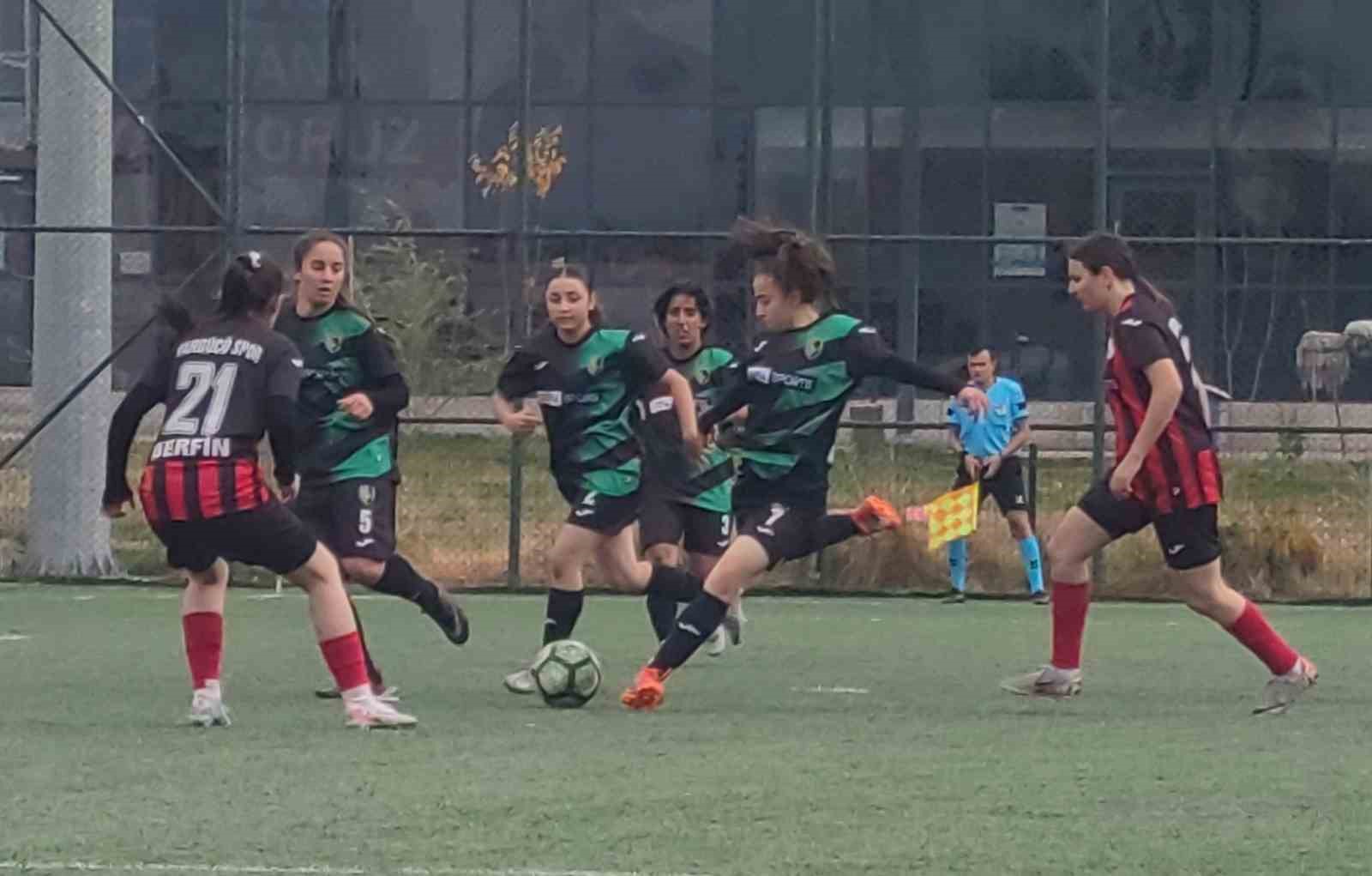 TFF Kadınlar 2. Lig: Vangücü SK:  4 - Kahramanmaraş Anadolu SK:  2