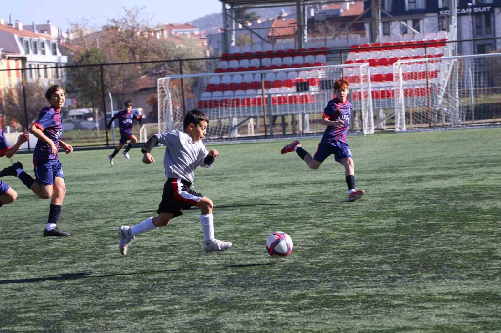 Okul Sporları Yıldız Erkek Futbol Müsabakaları sürüyor