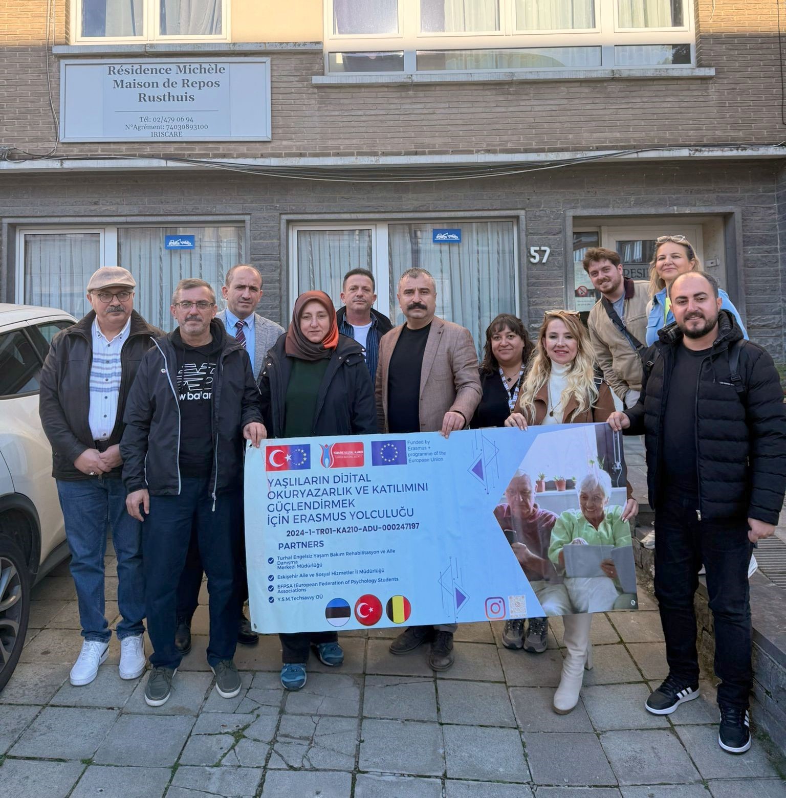 Yaşlıların dijital okuryazarlığını g&uuml;&ccedil;lendirmek i&ccedil;in &ouml;nemli adım
