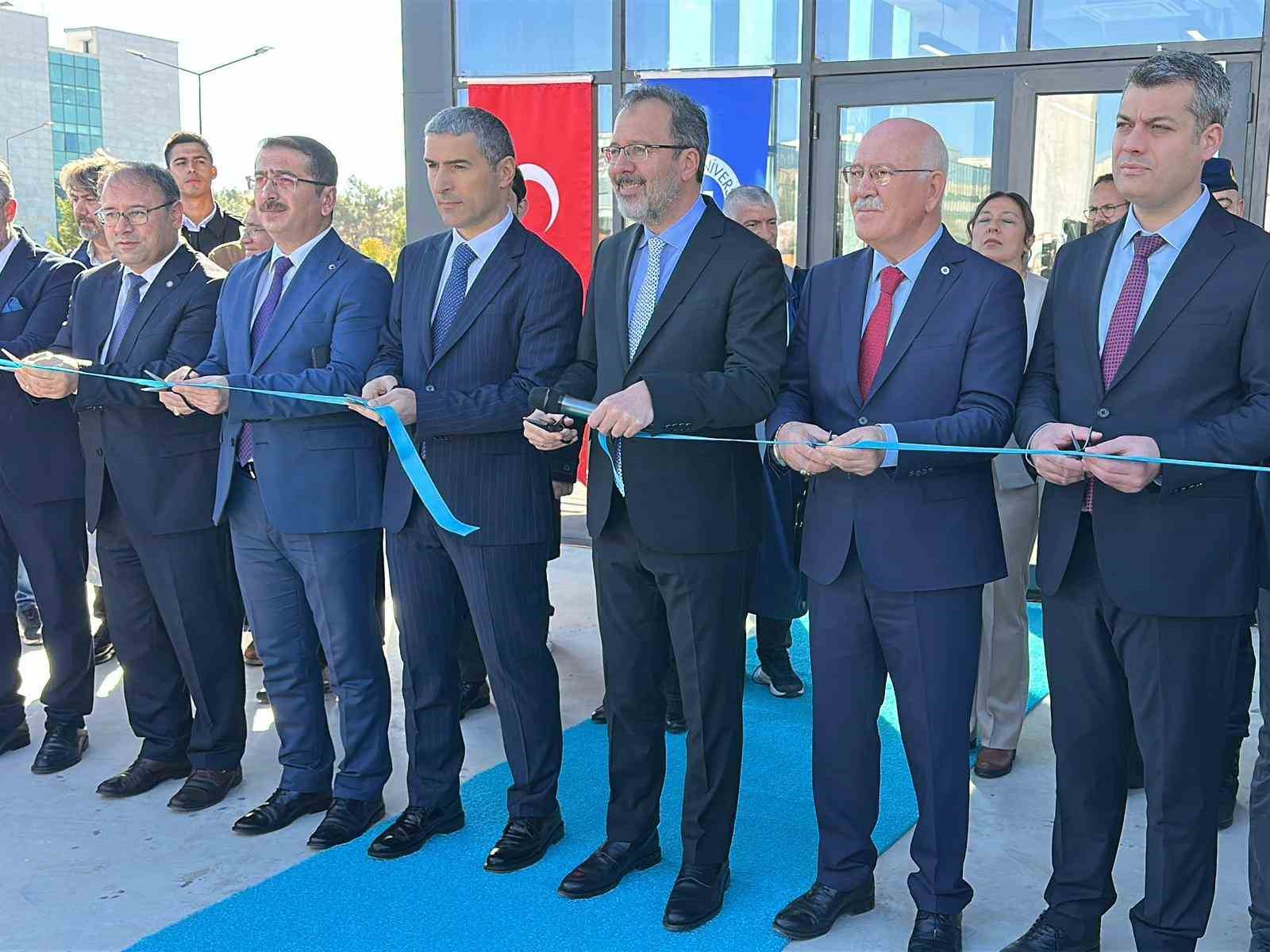 Uşak Üniversitesinde 2025-2026 akademik yılı törenle başladı