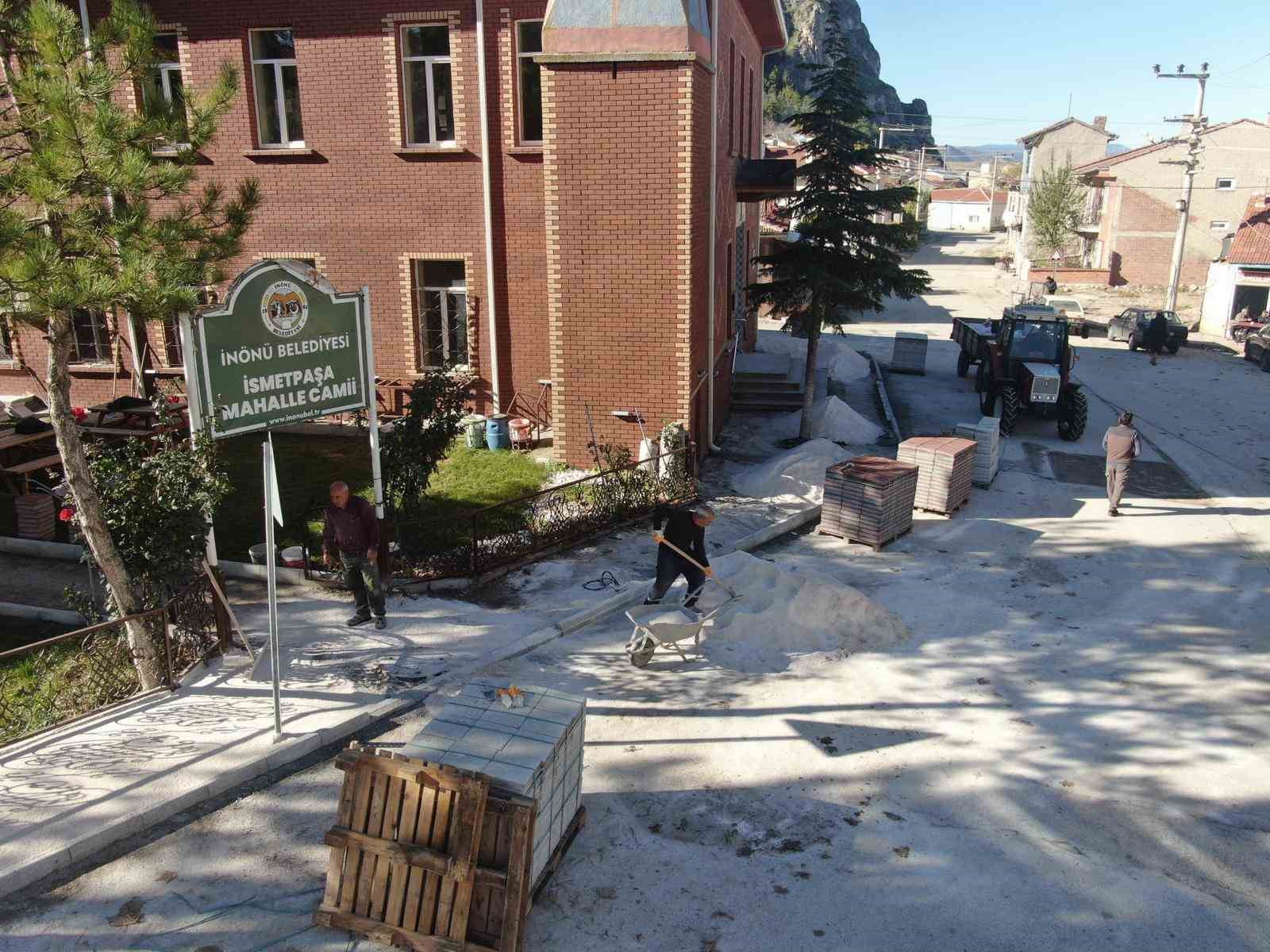 İsmetpaşa Camii&rsquo;nin &ccedil;evresinde &ccedil;alışmalar başladı
