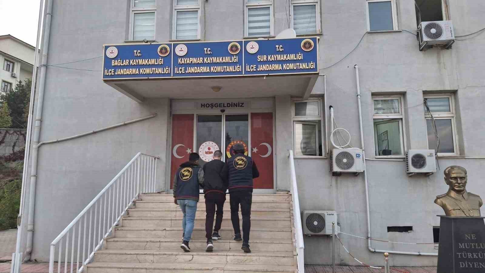 Diyarbakır’da haklarında kesinleşmiş hapis cezası bulunan 82 kişi yakalandı
