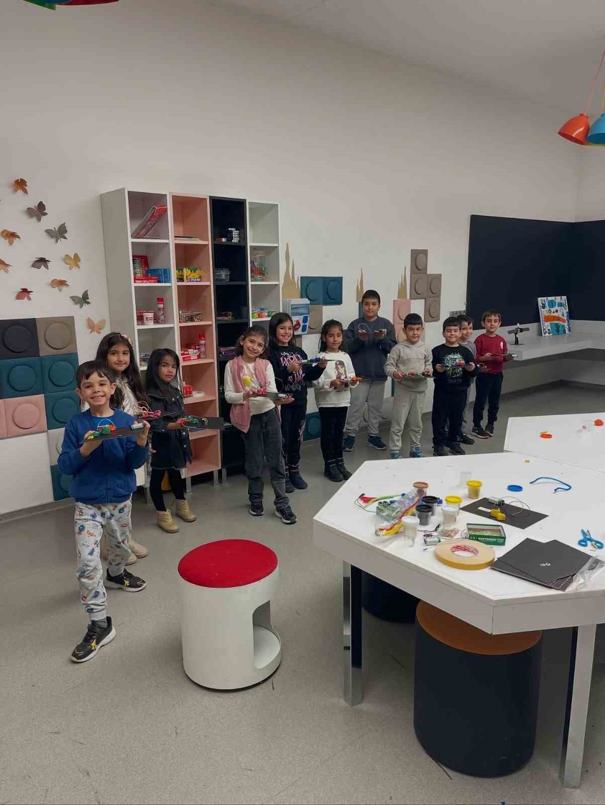 Büyükşehirden ara tatilde bilim şöleni: Çocuklar bilimle buluştu
