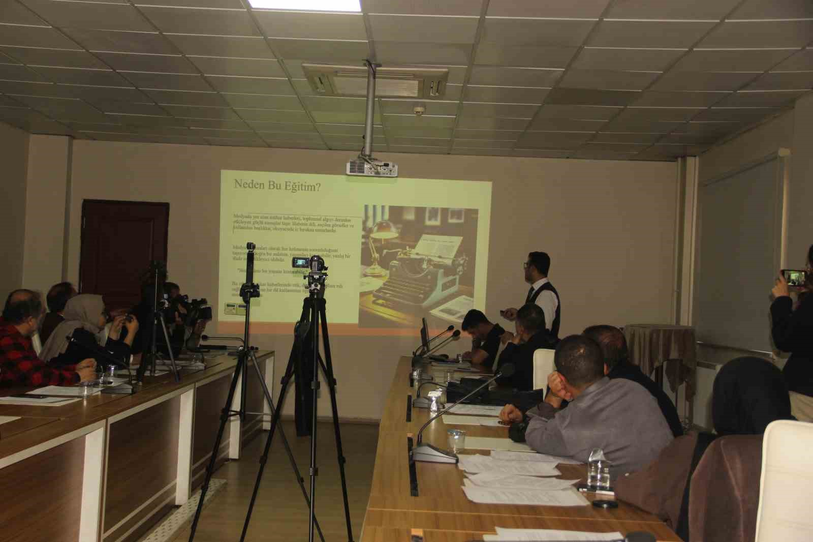 Basın mensuplarına "Bağımlılıkla M&uuml;cadele ve İntiharı &Ouml;nleme" eğitimi
