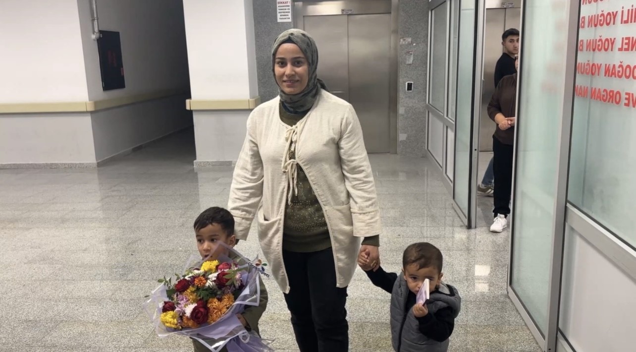 Prematüre doğan Oğuzhan’dan hayatını kurtaran doktora ziyaret