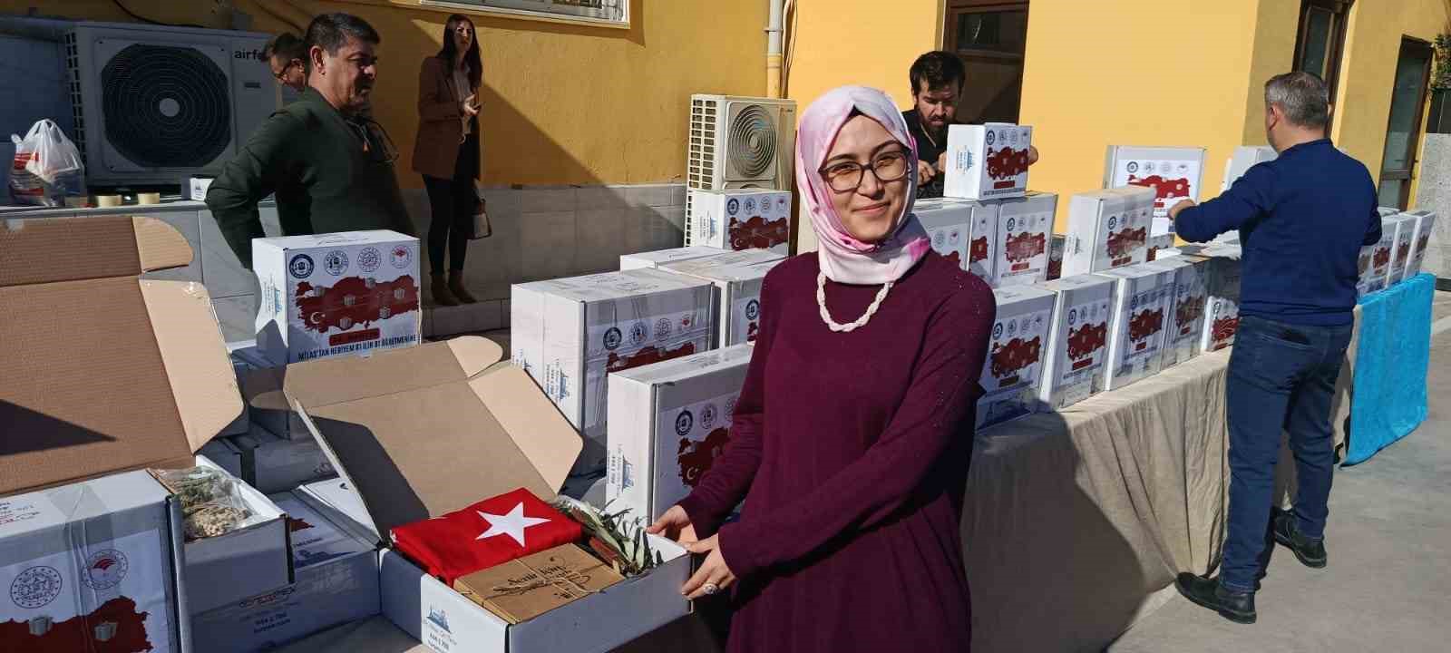 "Hediyem 81 İlin 81 Öğretmenine" projesinde paketler Milas’tan yola çıktı
