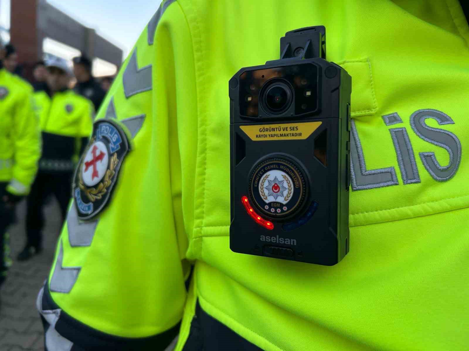 Bingöl’de trafik ekiplerine yüz tanıma sistemine sahip 90 yaka kamerası tahsis edildi