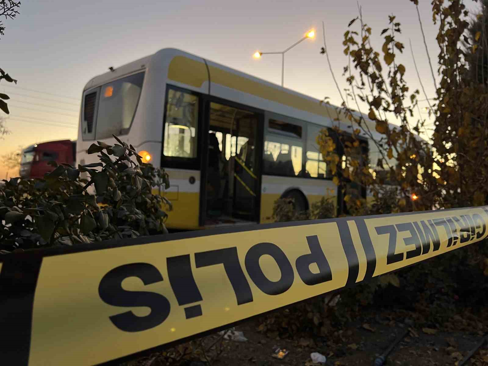 Otobüsteki tartışmada bıçaklanan genç ağır yaralandı
