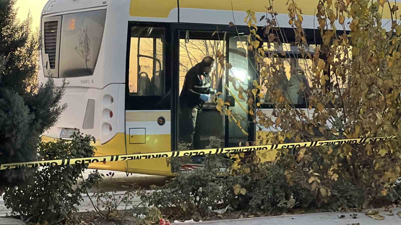 Otobüsteki tartışmada bıçaklanan genç ağır yaralandı
