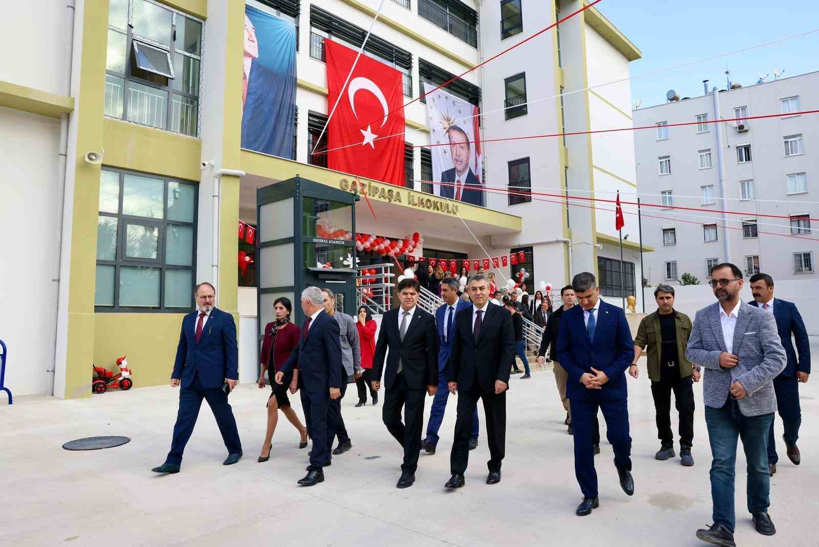 Vali Toros: "Yıkılan bin 469 derslik yerine bin 534 modern derslik yaptık"