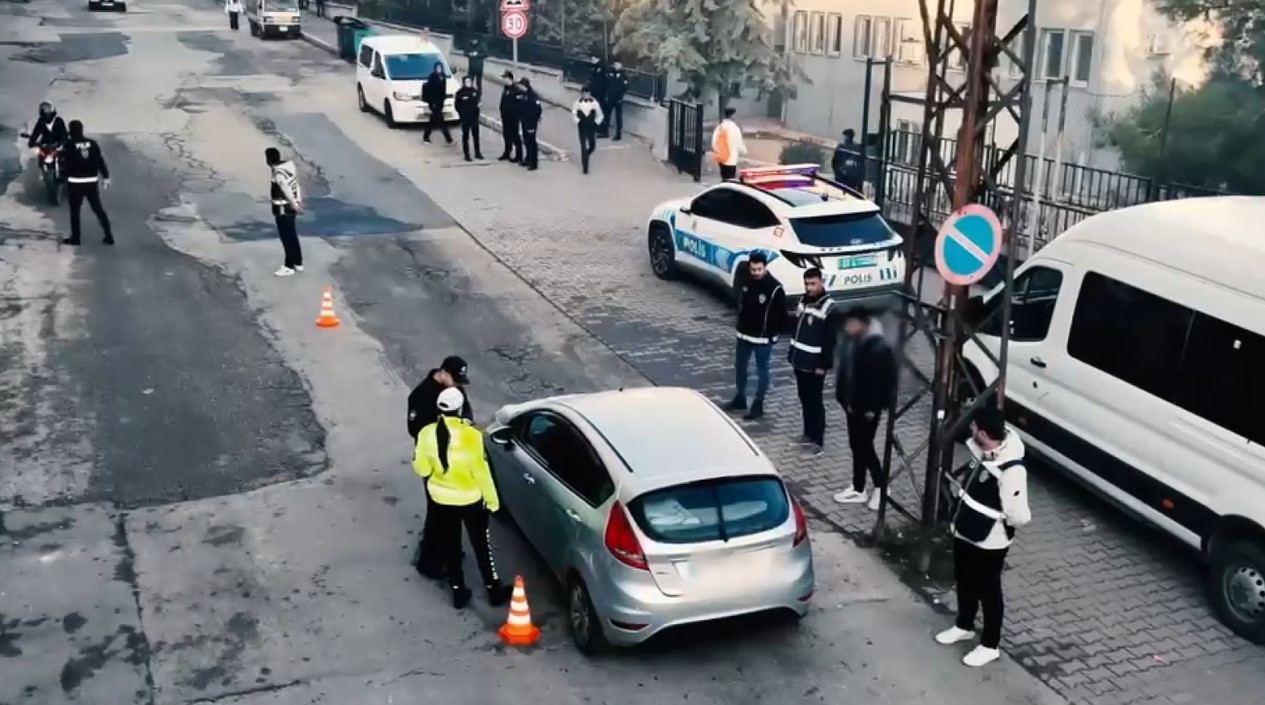 Gaziantep&rsquo;te okul &ccedil;evrelerinde dron destekli huzur uygulaması
