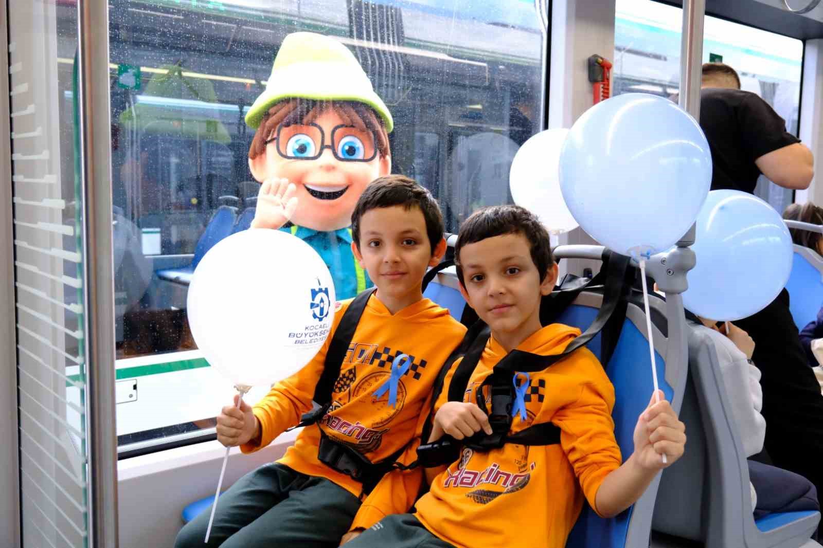 Kocaeli’de diyabetli çocuklar için tramvay süslendi