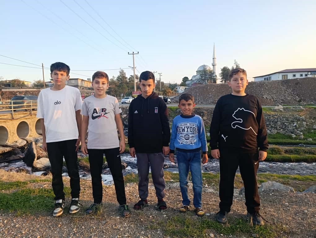 Aksu Çayı’nda kirlilik: Fabrika atıkları çevreye zarar veriyor, atık sular Sır Barajı’na ulaşıyor