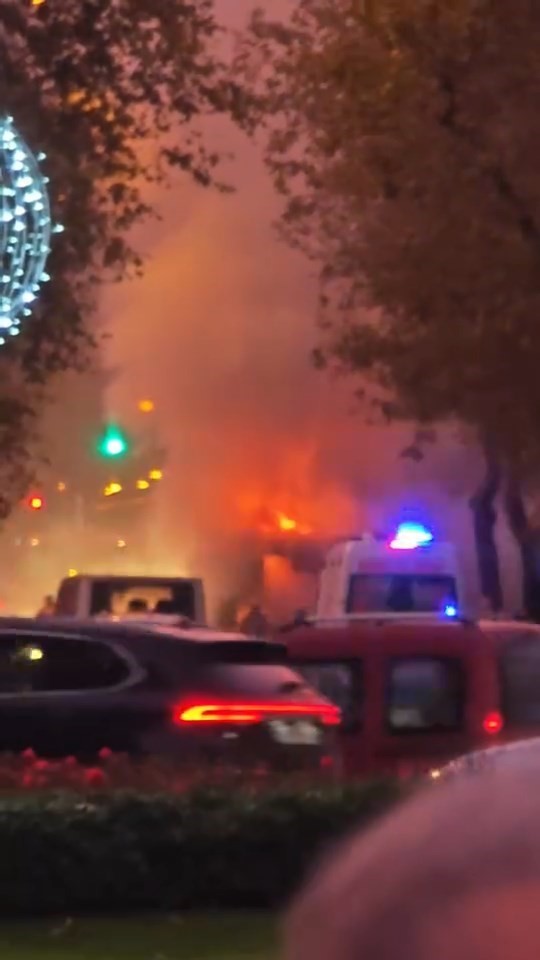 Otobüsün motor kısmı küle döndü, yolcular büyük panik yaşadı