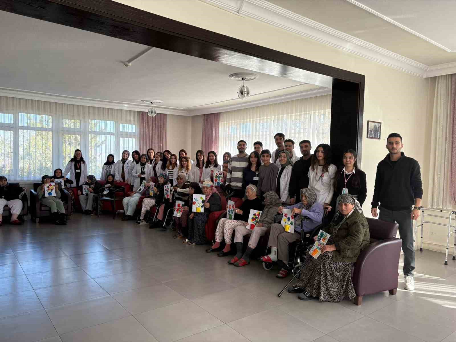 Öğrencilerden yaşlılar için anlamlı etkinlik