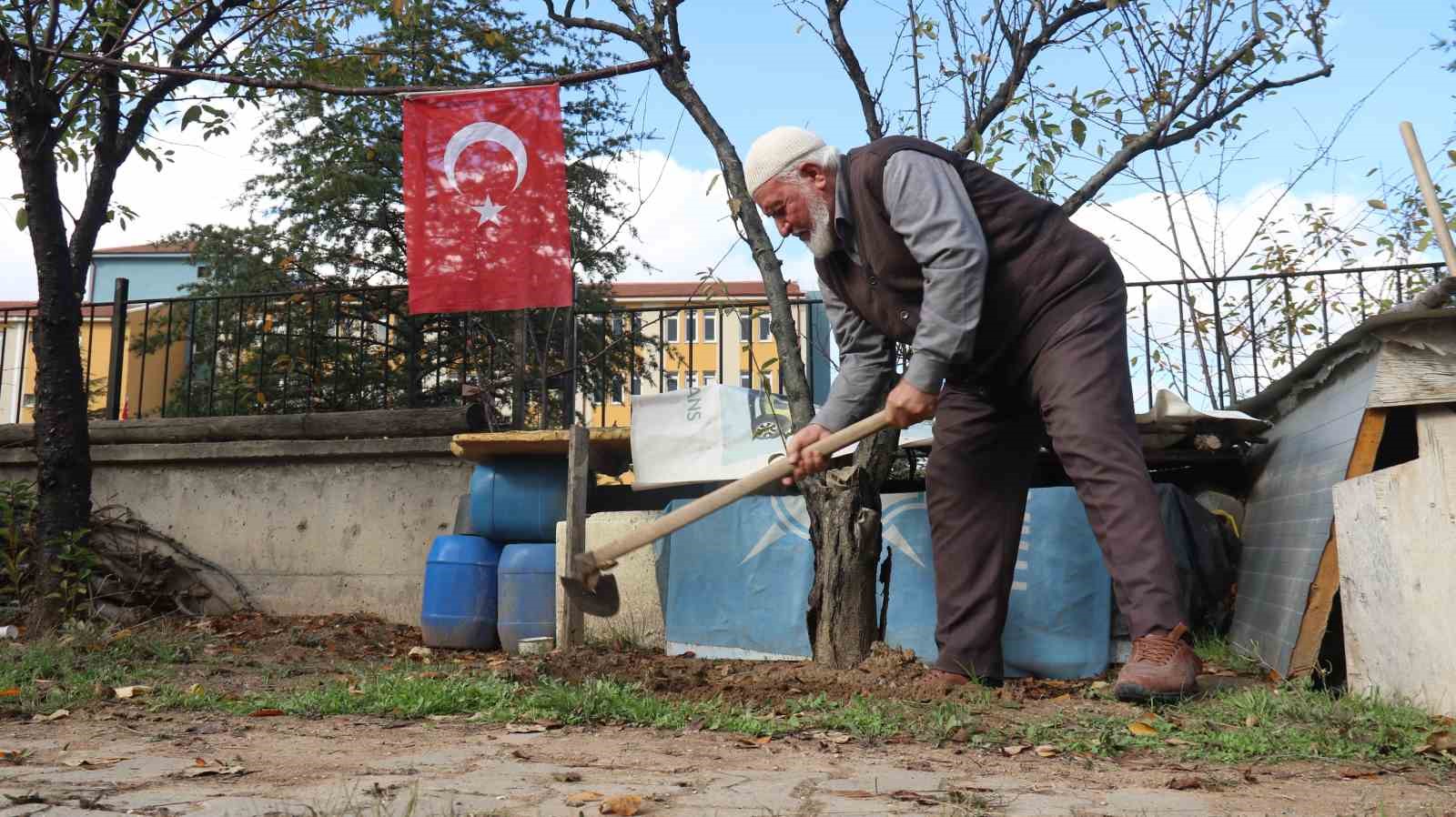 Çöplüğü 15 Temmuz Şehitleri Fidanlığı’na çevirdi