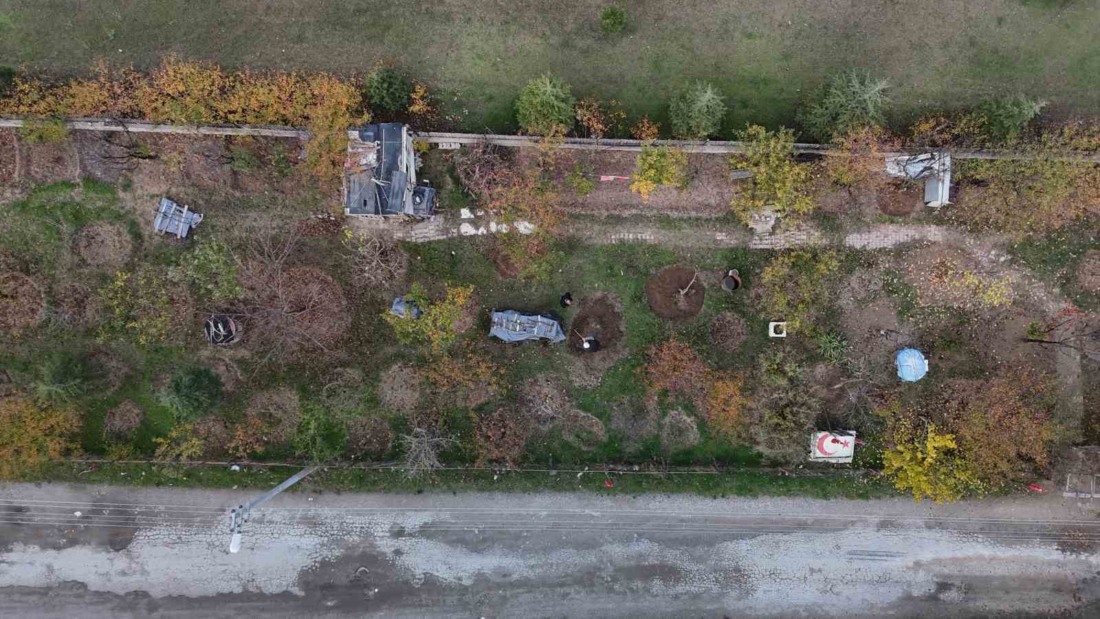 &Ccedil;&ouml;pl&uuml;ğ&uuml; 15 Temmuz Şehitleri Fidanlığı&rsquo;na &ccedil;evirdi
